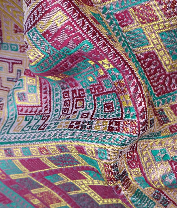 Țesătură jacquard din poliester asemănător mătasei pentru Sarong Thai Pha Sinh